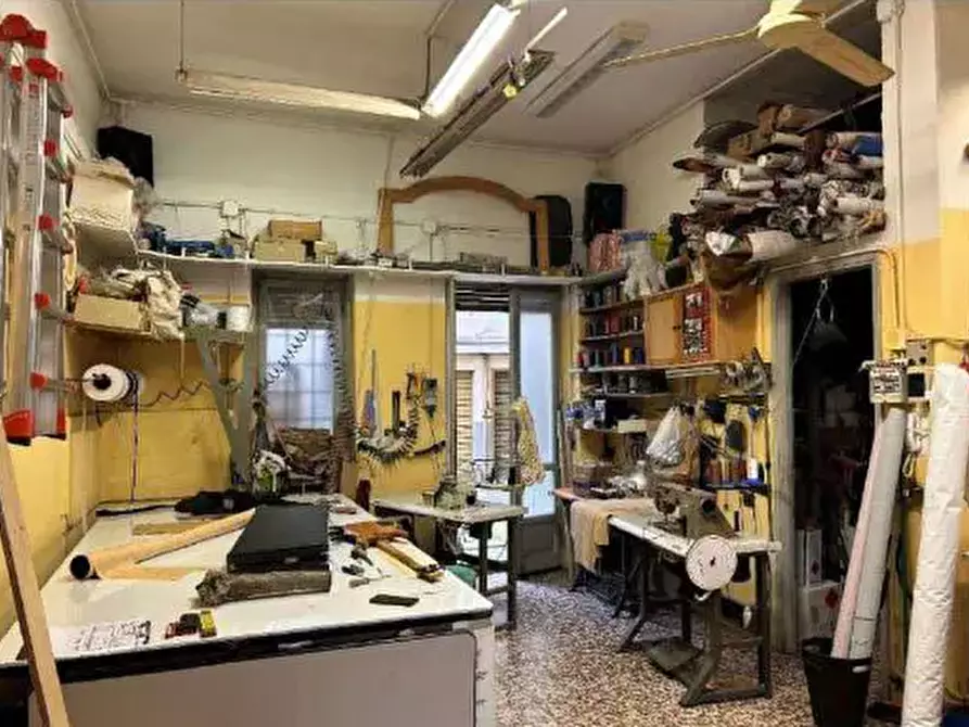 Immagine 6 di Negozio in vendita  a Collegno