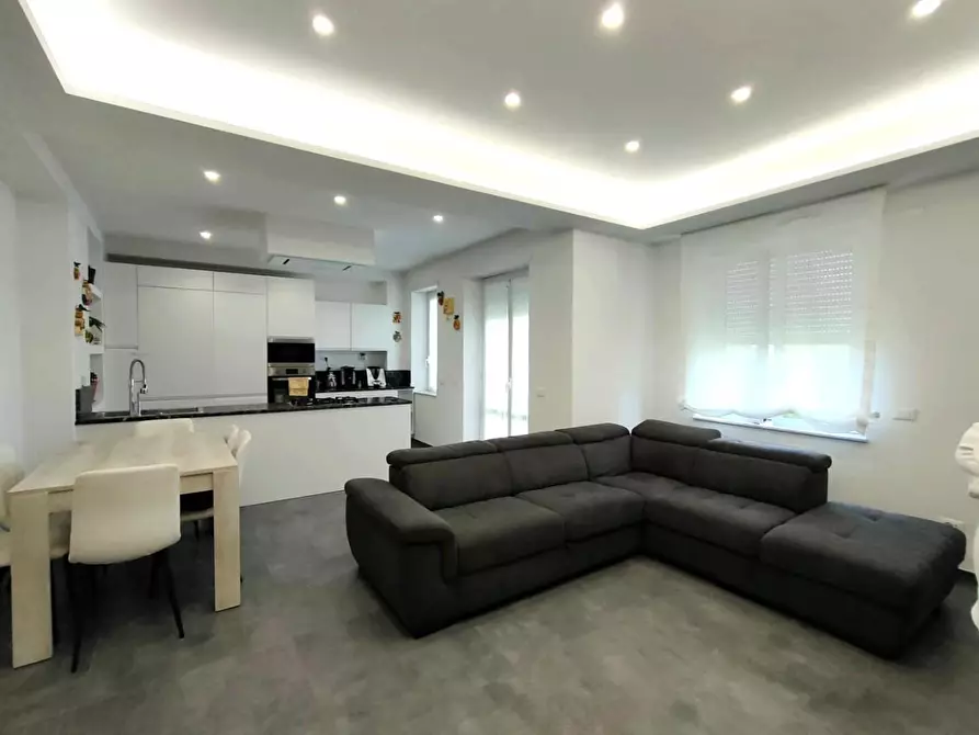 Immagine 1 di Appartamento in vendita  a Massa