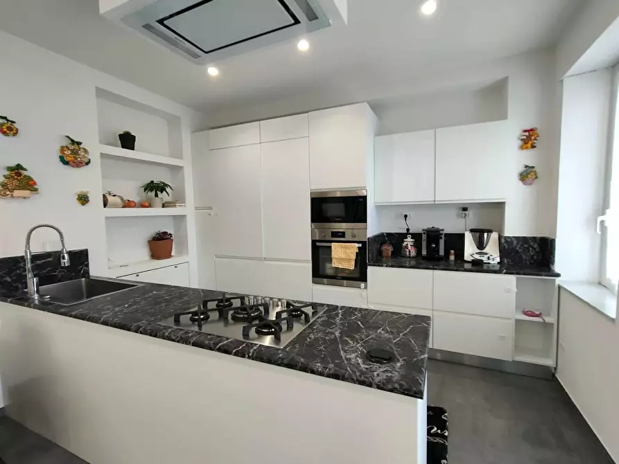 Immagine 3 di Appartamento in vendita  a Massa