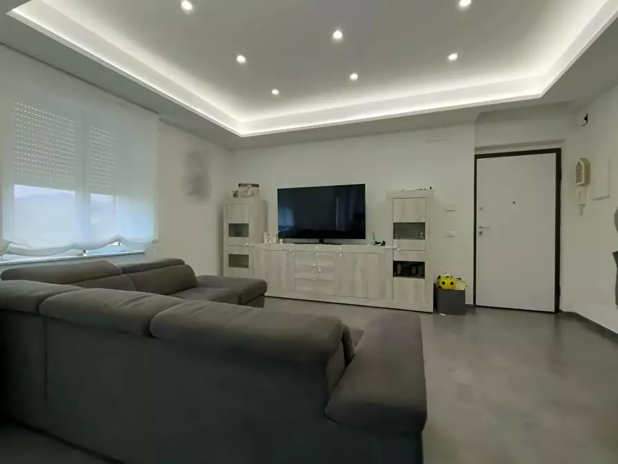 Immagine 2 di Appartamento in vendita  a Massa