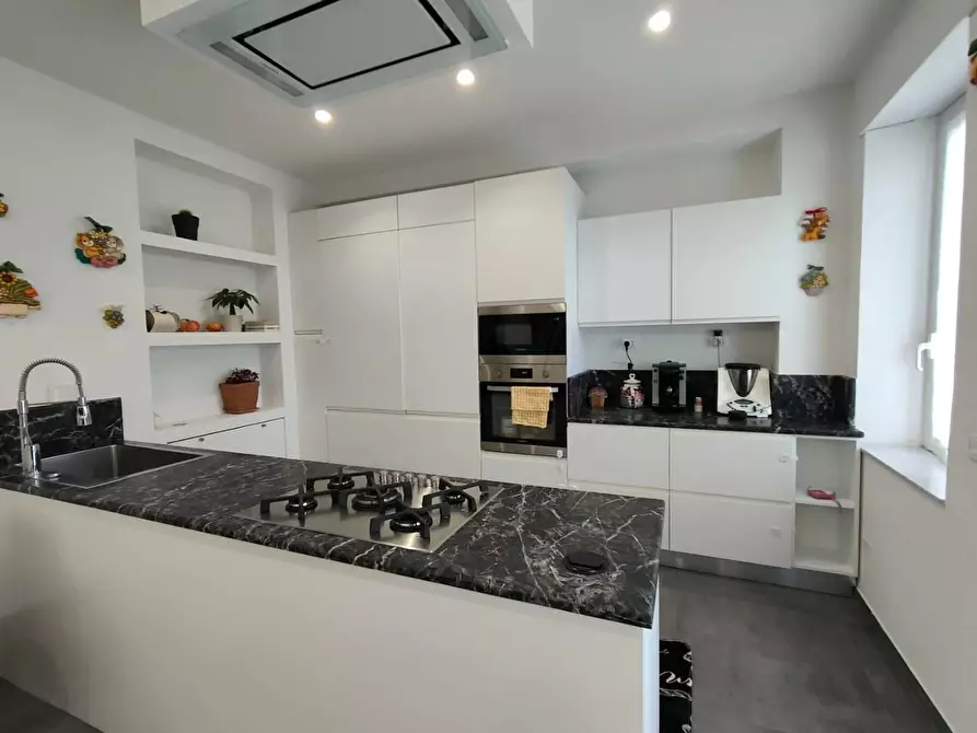 Immagine 16 di Appartamento in vendita  a Massa