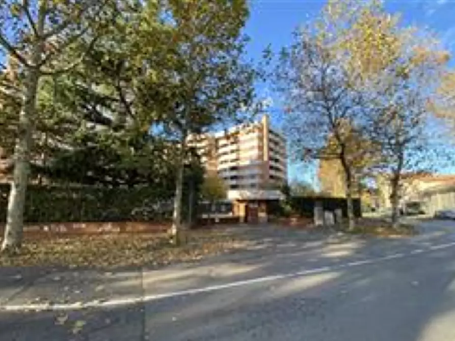 Immagine 5 di Garage in vendita  a Cologno Monzese