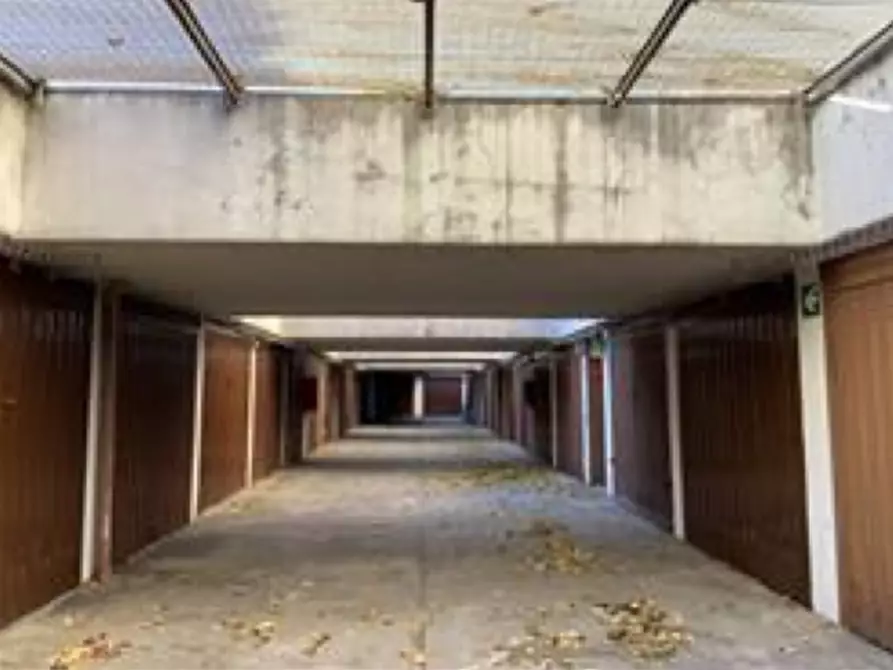 Immagine 3 di Garage in vendita  a Cologno Monzese