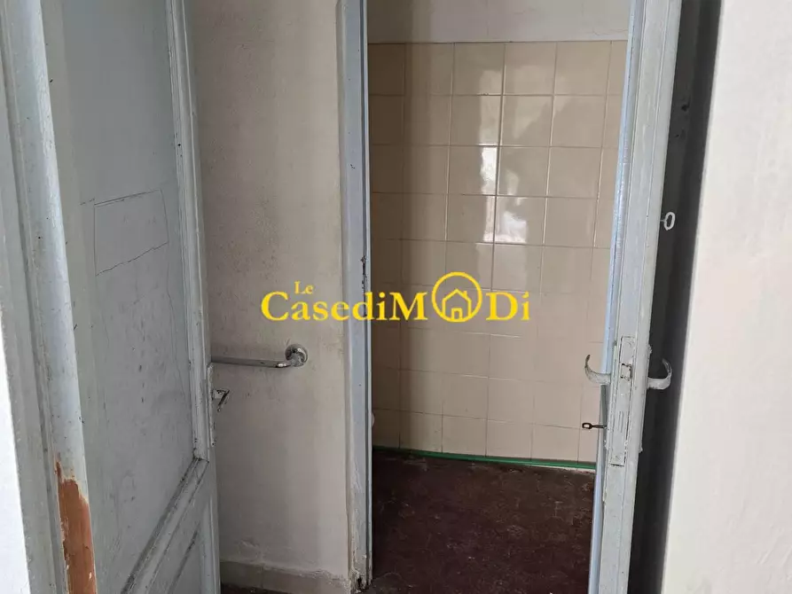 Immagine 4 di Locale commerciale in vendita  a Collesalvetti