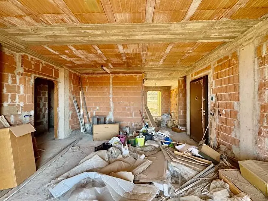 Immagine 2 di Appartamento in vendita  a Massa