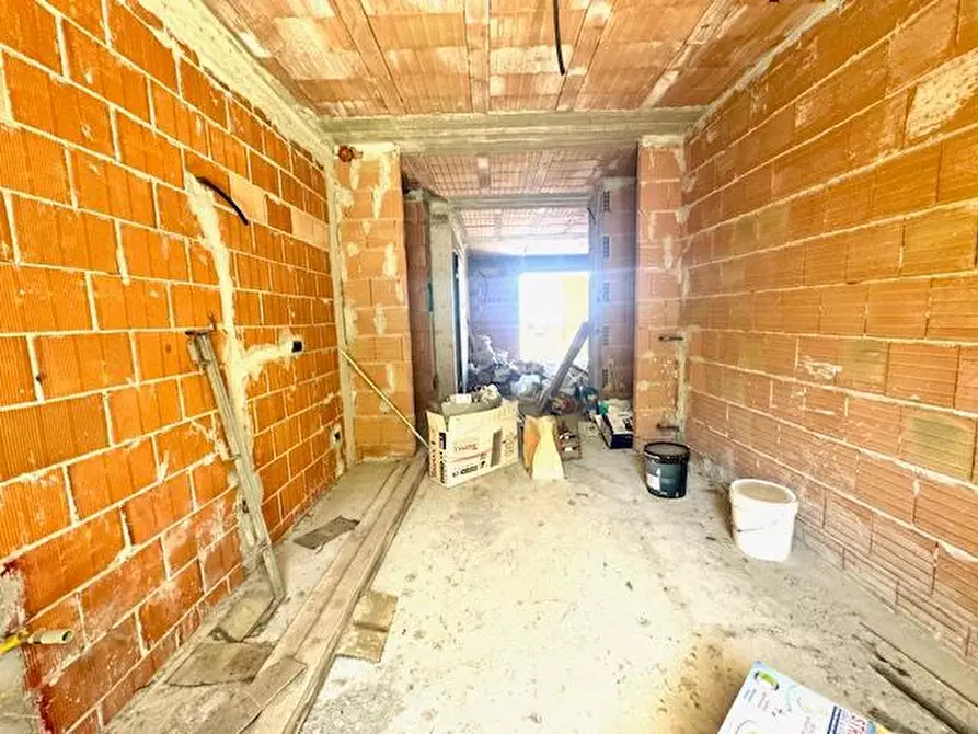 Immagine 11 di Appartamento in vendita  a Massa