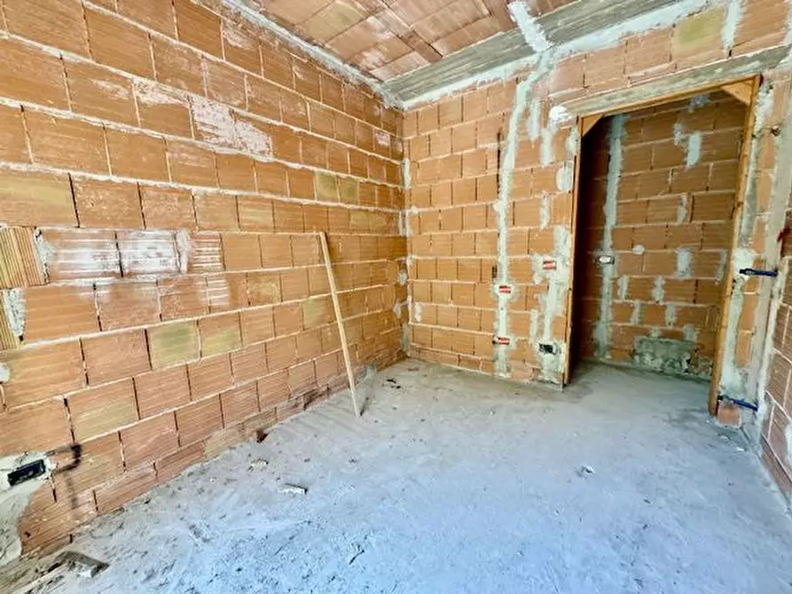 Immagine 3 di Appartamento in vendita  a Massa