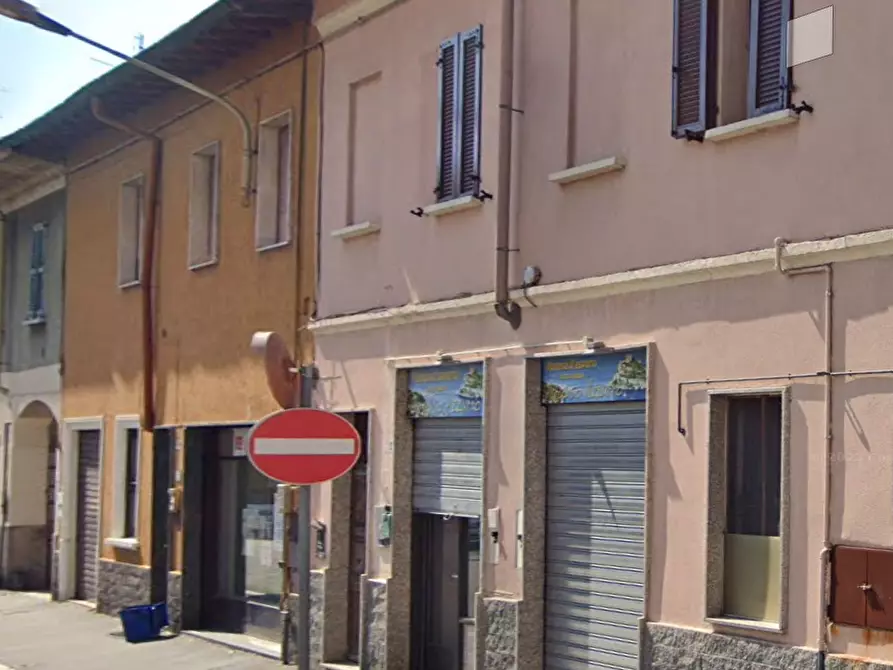 Immagine 1 di Negozio in vendita  a Legnano