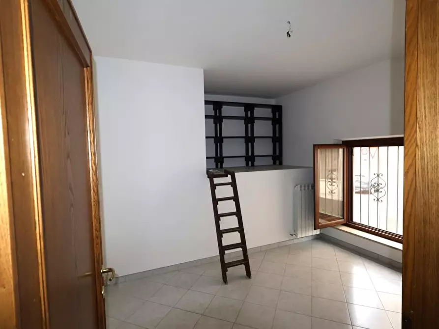 Immagine 11 di Appartamento in vendita  a Poggibonsi