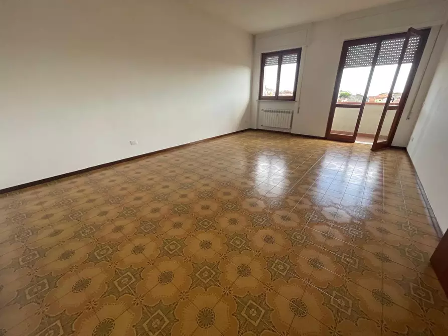 Immagine 1 di Appartamento in vendita  a Carrara