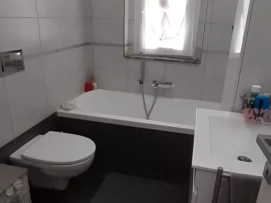 Immagine 6 di Porzione di casa in vendita  a Carrara