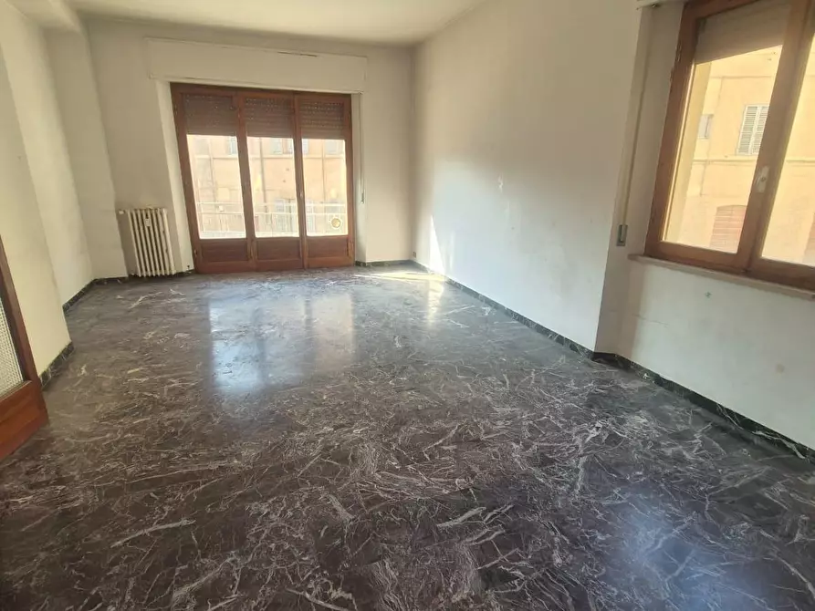 Immagine 19 di Appartamento in vendita  a Siena