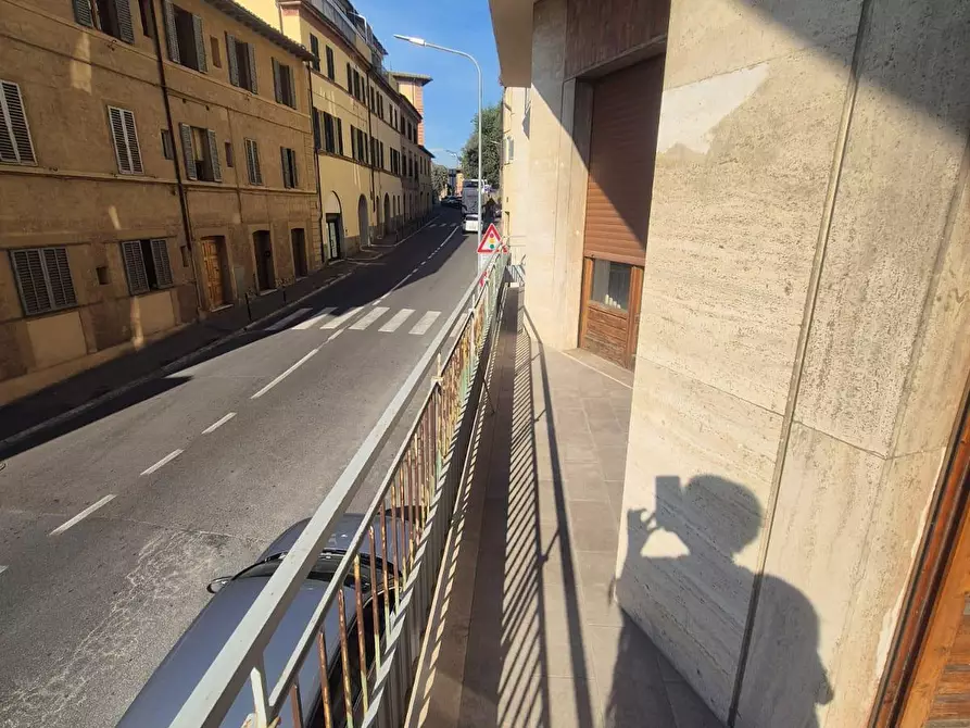 Immagine 11 di Appartamento in vendita  a Siena