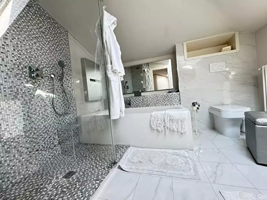 Immagine 26 di Villa in affitto  a Forte Dei Marmi