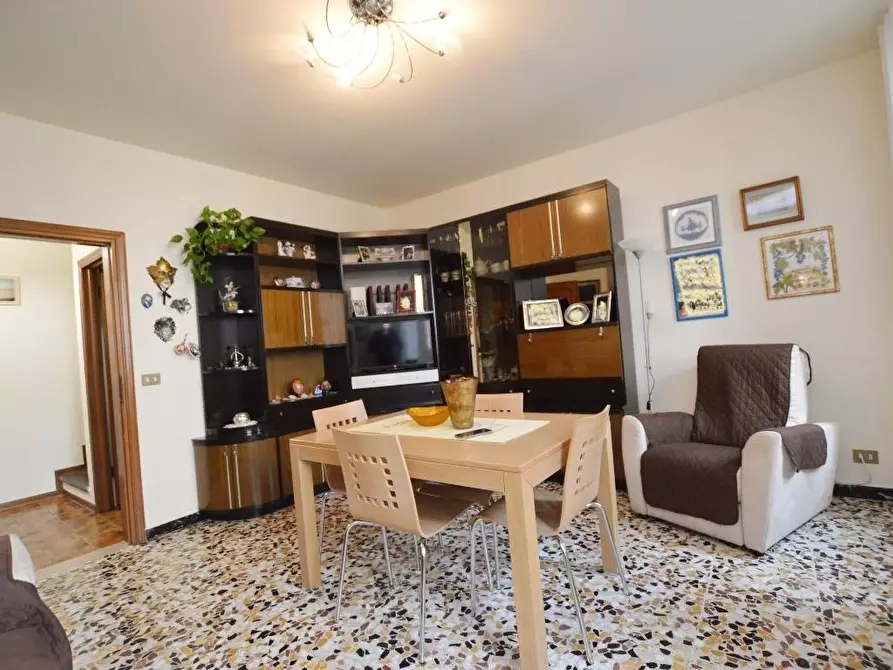 Immagine 1 di Terratetto in vendita  a Lucca