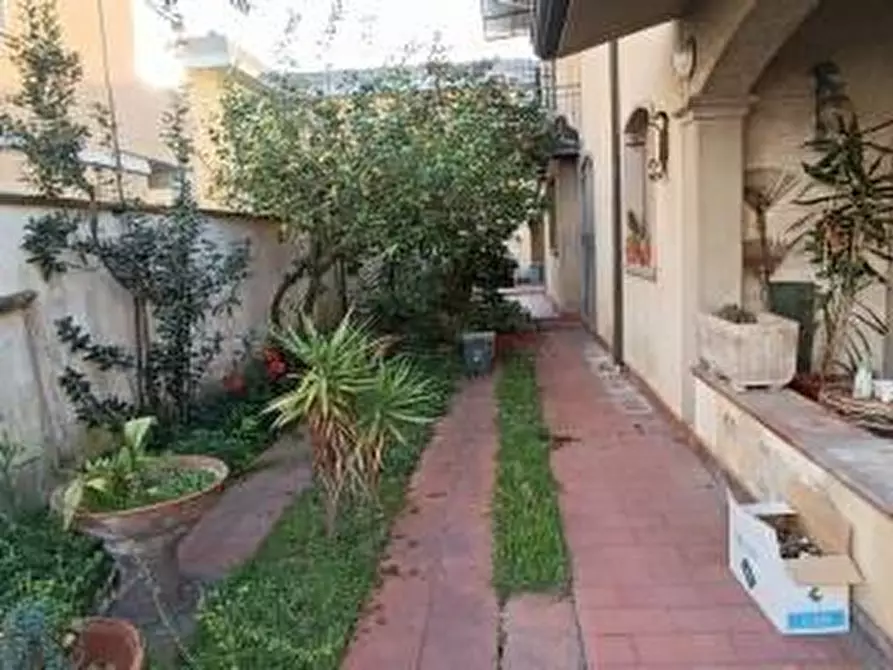 Immagine 3 di Casa bifamiliare in vendita  a Viareggio