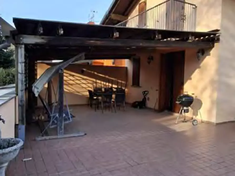 Immagine 2 di Villa in vendita  a Vanzago