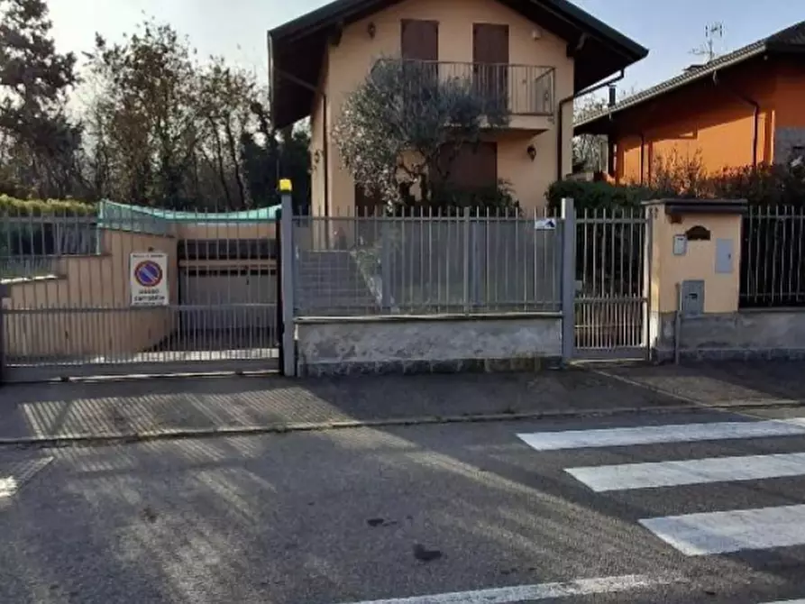 Immagine 15 di Villa in vendita  a Vanzago