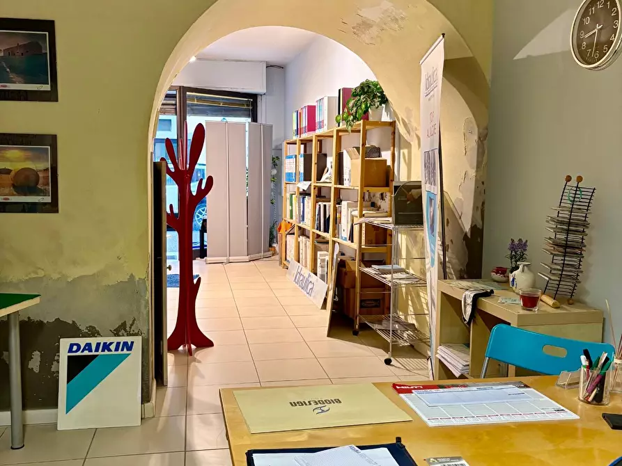 Immagine 6 di Locale commerciale in vendita  a Empoli