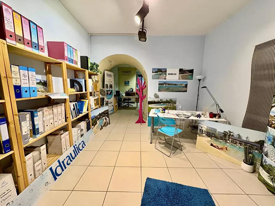 Immagine 3 di Locale commerciale in vendita  a Empoli