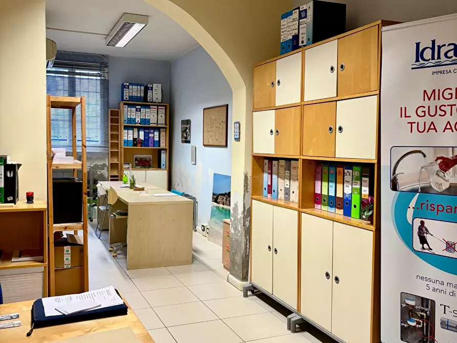 Immagine 4 di Locale commerciale in vendita  a Empoli