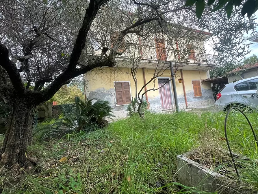 Immagine 1 di Casa indipendente in vendita  a Carrara