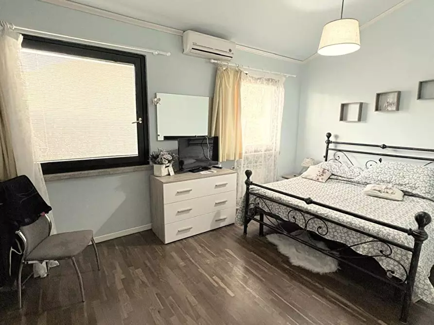 Immagine 12 di Appartamento in vendita  a Lucca