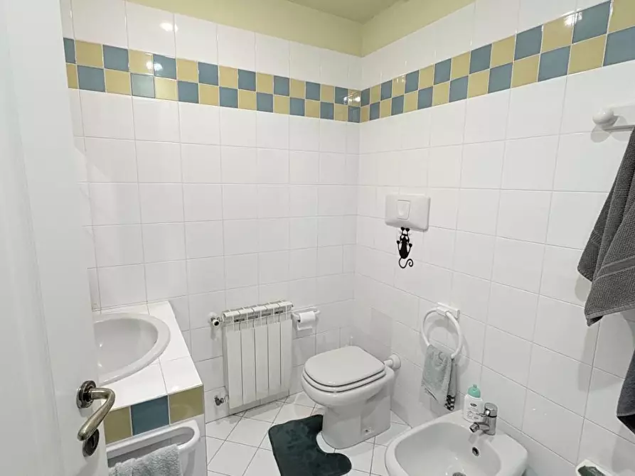 Immagine 8 di Appartamento in vendita  a Lucca