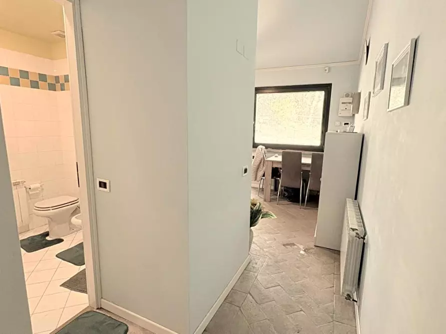 Immagine 14 di Appartamento in vendita  a Lucca