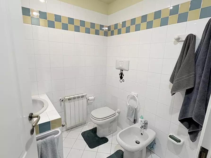 Immagine 6 di Appartamento in vendita  a Lucca