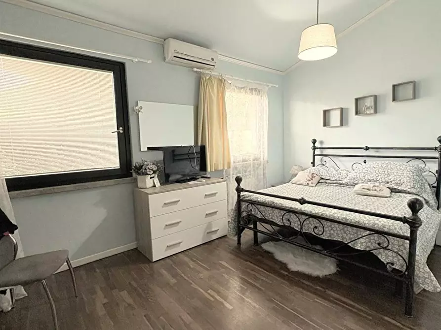 Immagine 13 di Appartamento in vendita  a Lucca