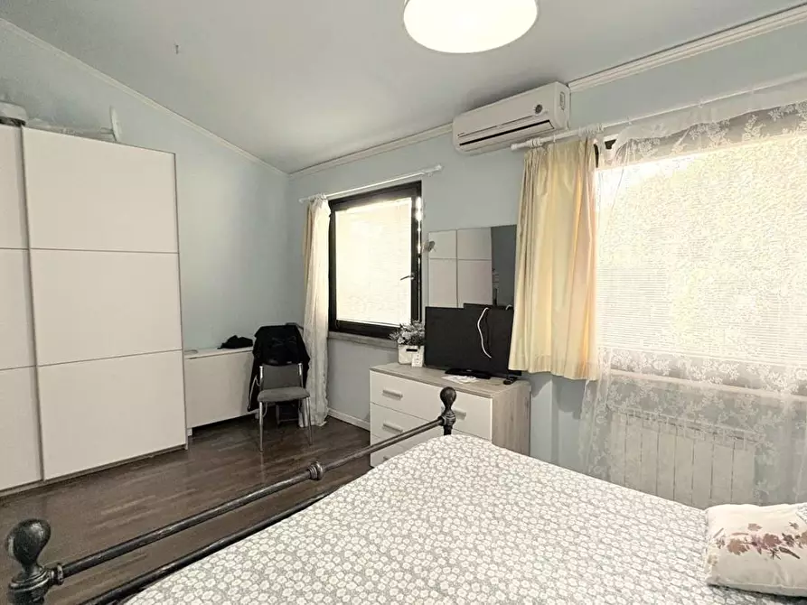 Immagine 11 di Appartamento in vendita  a Lucca