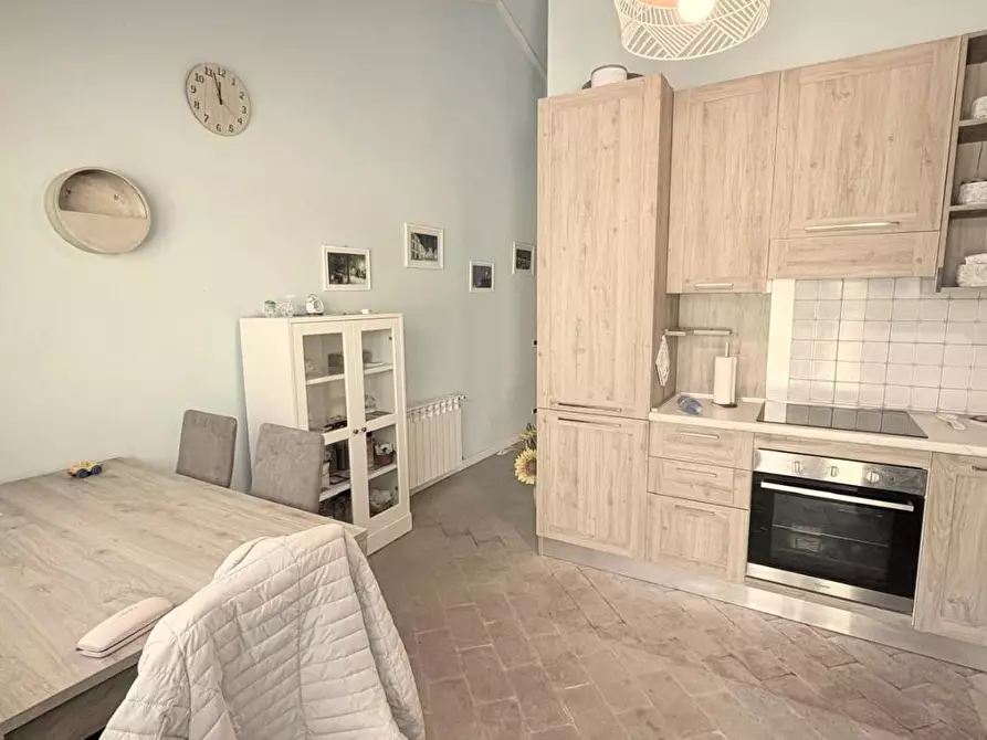 Immagine 2 di Appartamento in vendita  a Lucca