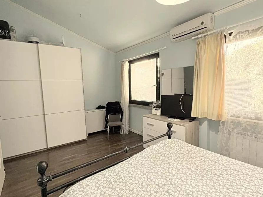 Immagine 10 di Appartamento in vendita  a Lucca