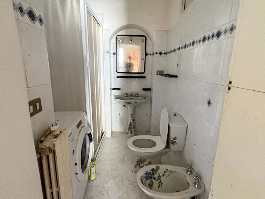 Immagine 7 di Appartamento in vendita  a Lucca