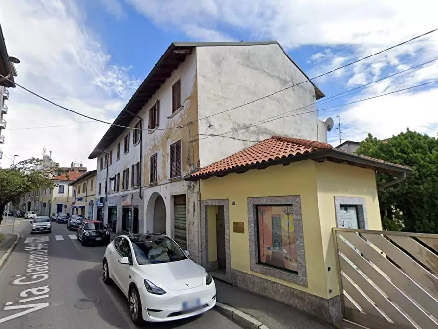 Immagine 2 di Negozio in vendita  a Desio