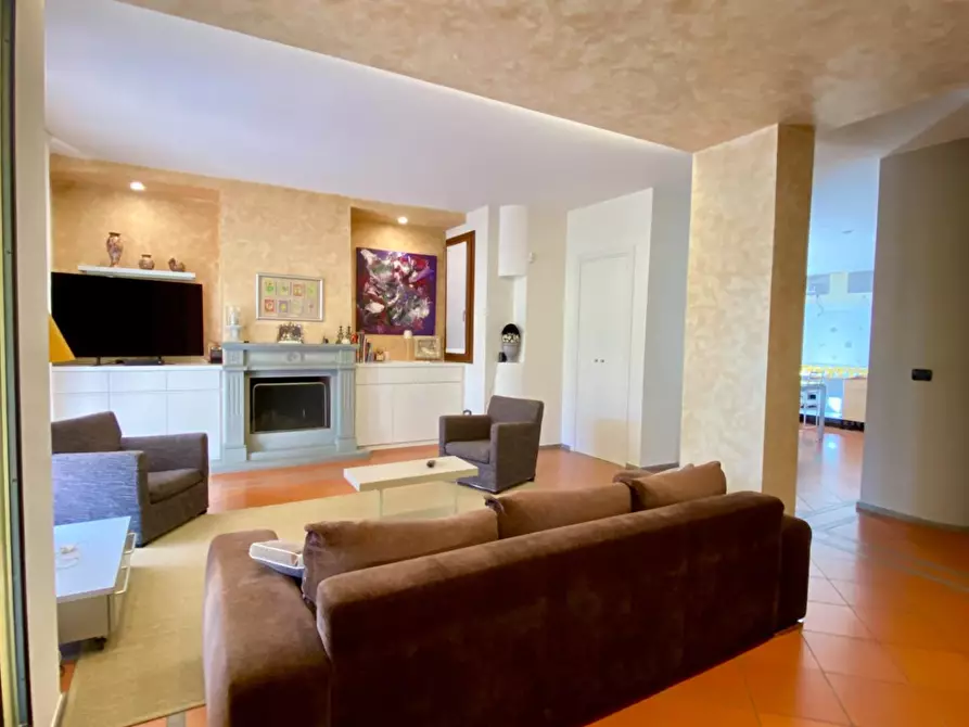 Immagine 1 di Casa bifamiliare in vendita  a Poggio A Caiano