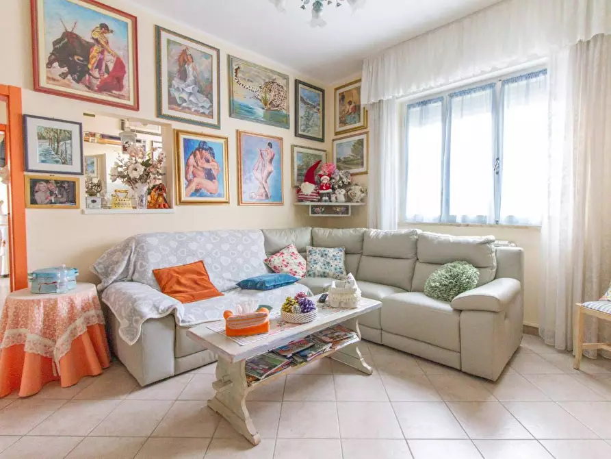 Immagine 6 di Villa in vendita  a Cascina