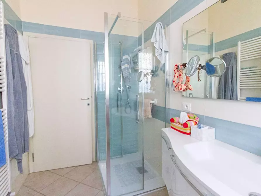 Immagine 16 di Villa in vendita  a Cascina