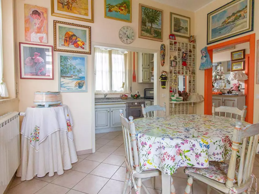 Immagine 4 di Villa in vendita  a Cascina