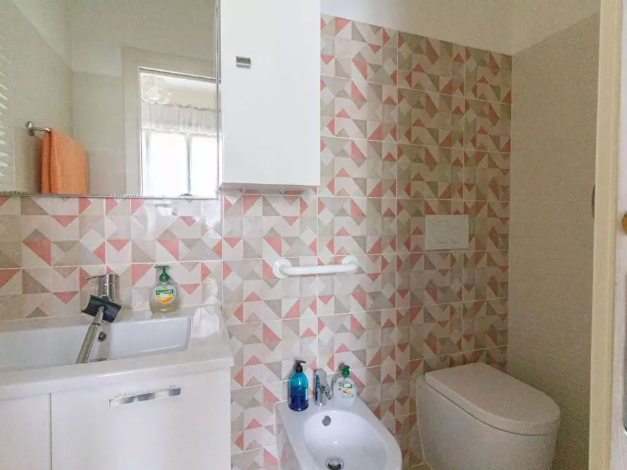 Immagine 22 di Villa in vendita  a Cascina