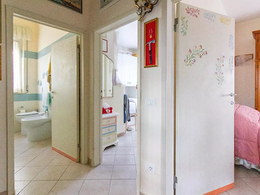 Immagine 10 di Villa in vendita  a Cascina