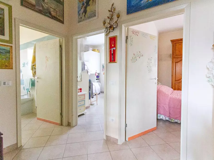 Immagine 9 di Villa in vendita  a Cascina