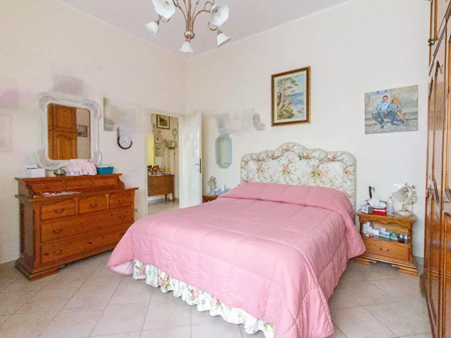 Immagine 13 di Villa in vendita  a Cascina