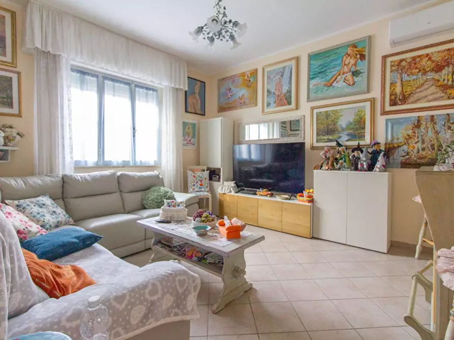 Immagine 8 di Villa in vendita  a Cascina