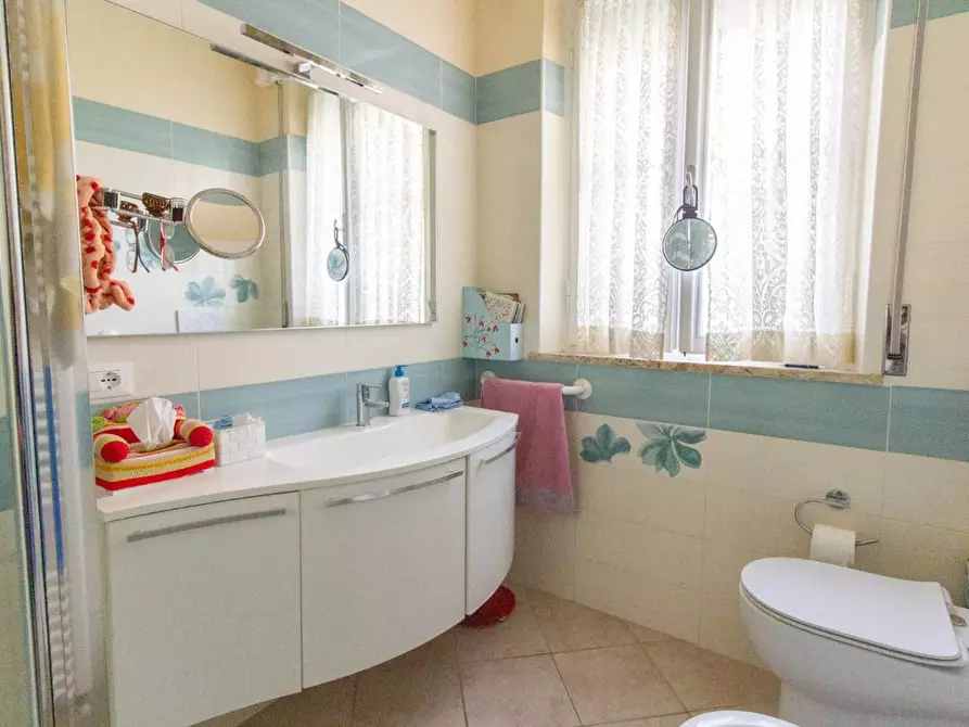 Immagine 17 di Villa in vendita  a Cascina