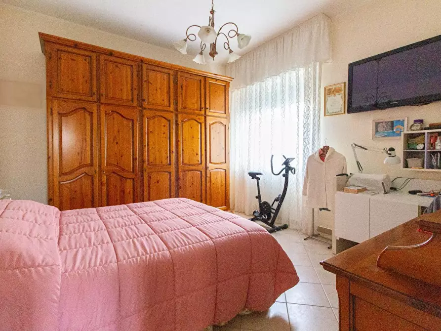 Immagine 11 di Villa in vendita  a Cascina