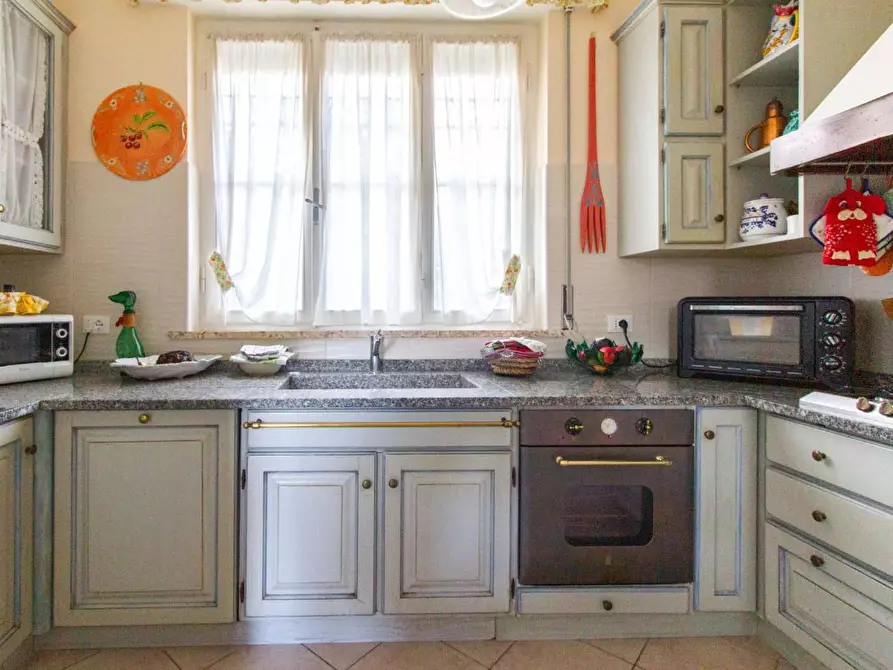 Immagine 5 di Villa in vendita  a Cascina