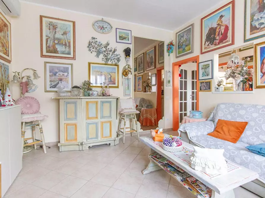 Immagine 7 di Villa in vendita  a Cascina