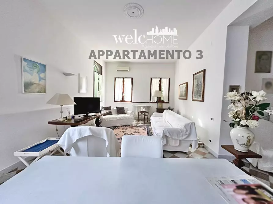 Immagine 63 di Appartamento in vendita  a Campi Bisenzio